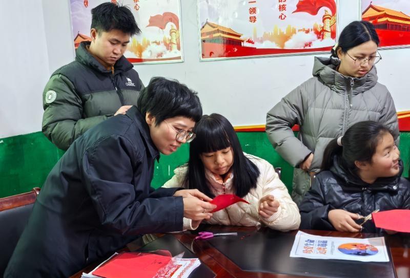 貴州盤州：當(dāng)非遺邂逅法治，新春主題黨日活動(dòng)“走新”更“走心”