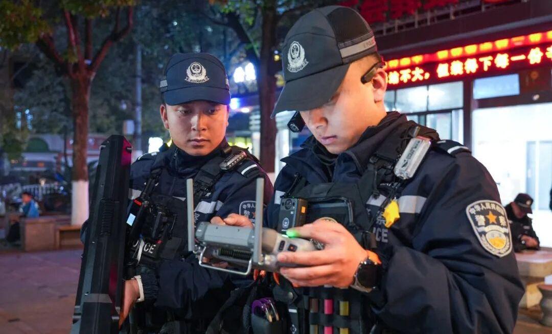 六盤水市公安街面警務(wù)站堅(jiān)守崗位守護(hù)萬家團(tuán)圓