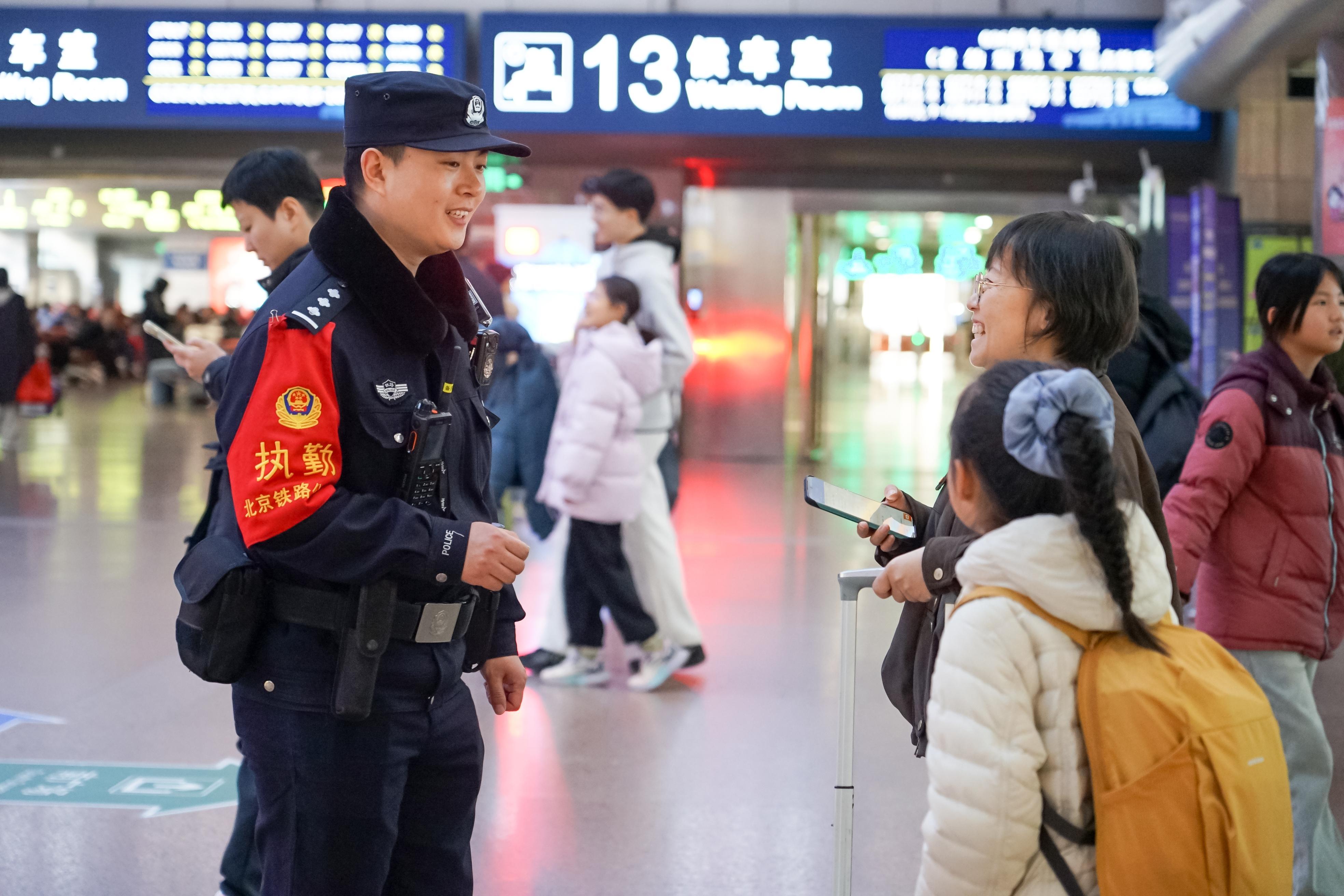 王澤鑫：暖心守護(hù)照亮旅客平安路